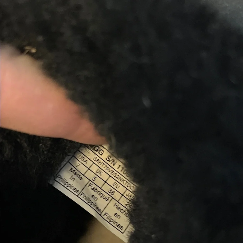 Uggs Classic Short Black Black Fur-Lined Boots Size 7